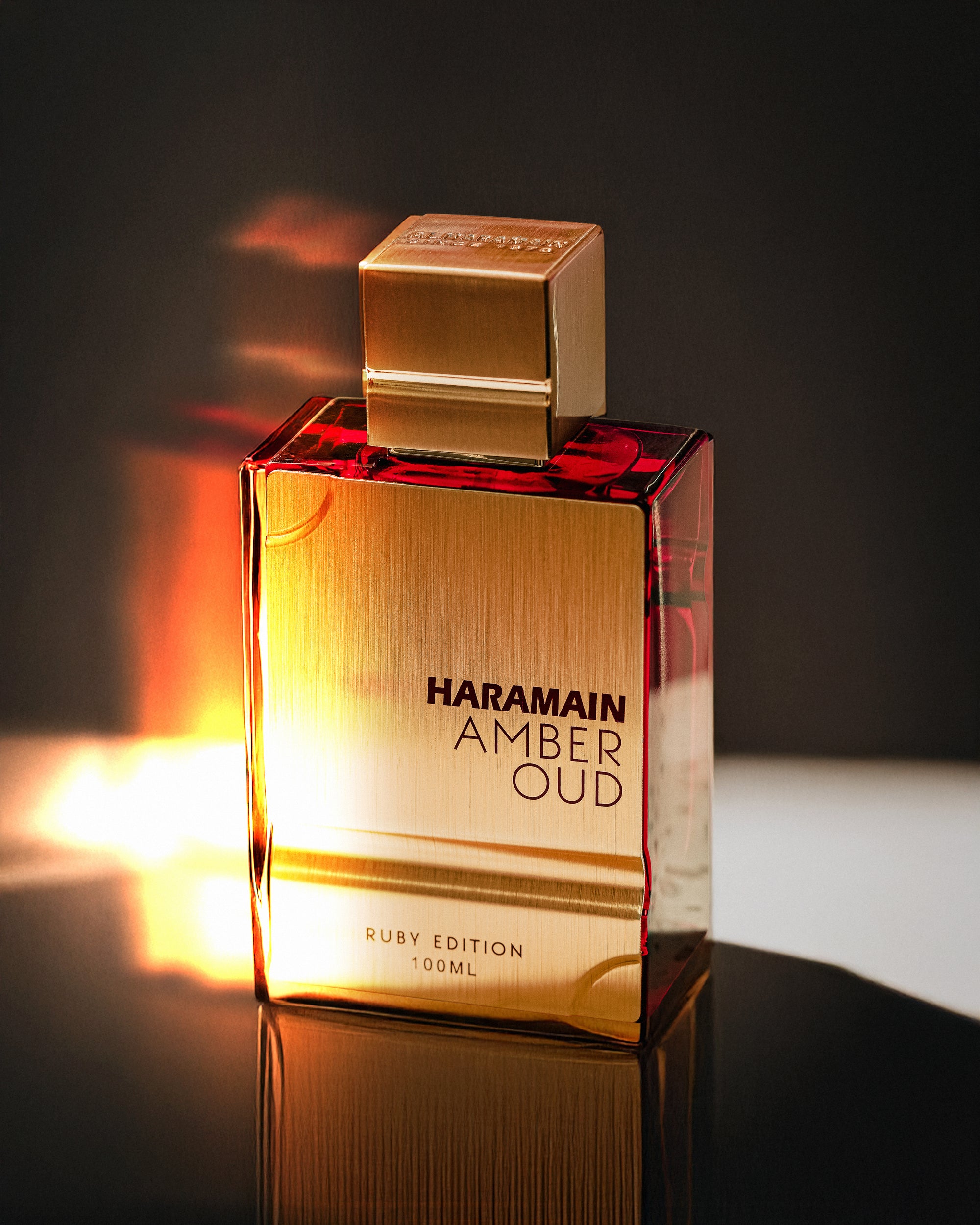 perfume product photography Miami – fragrance bottle with neutral background